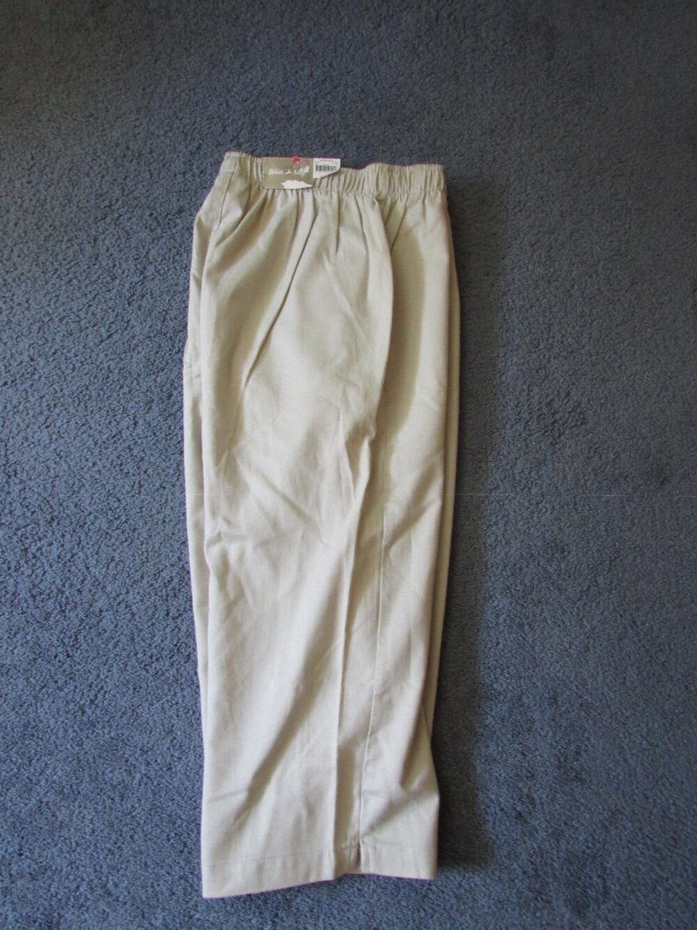 NWT White Stag Medium 8/10 Beige Pull On Capri Pants Side Pockets Comfort